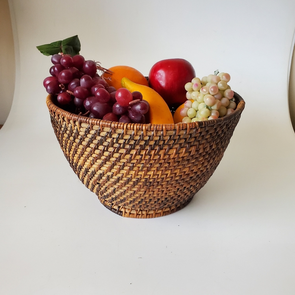 VTG Handwoven Coiled Basket Round Weave Wicker Rattan Footed Bowl Bread Fruit